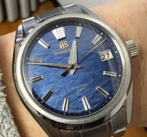 新sd机芯9RA2体验：冠蓝狮诹访湖金标，湖光倒映腕间魅力！